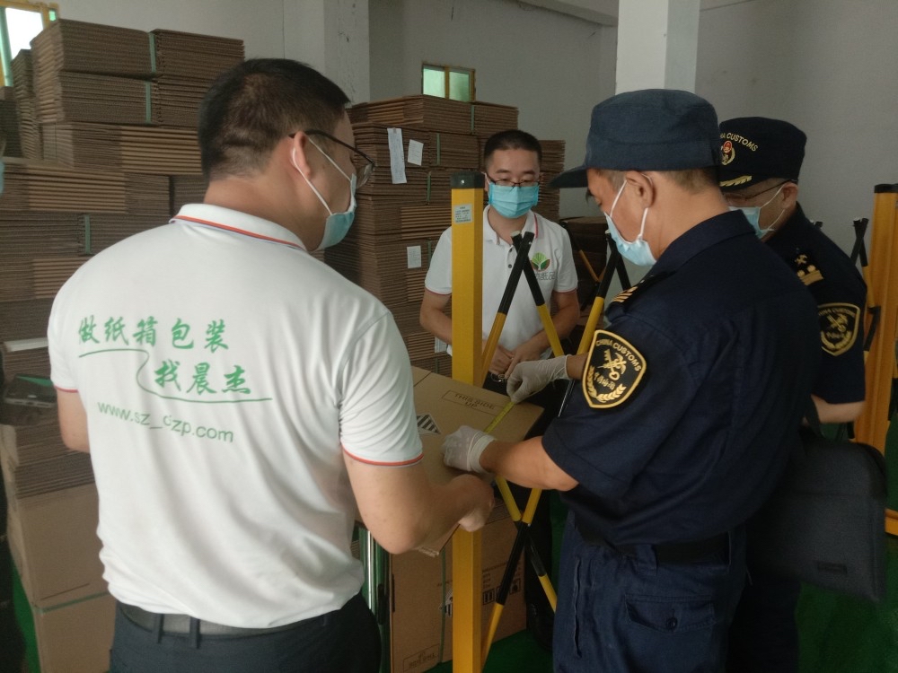 海关到深圳市晨杰纸品有限公司检验现场