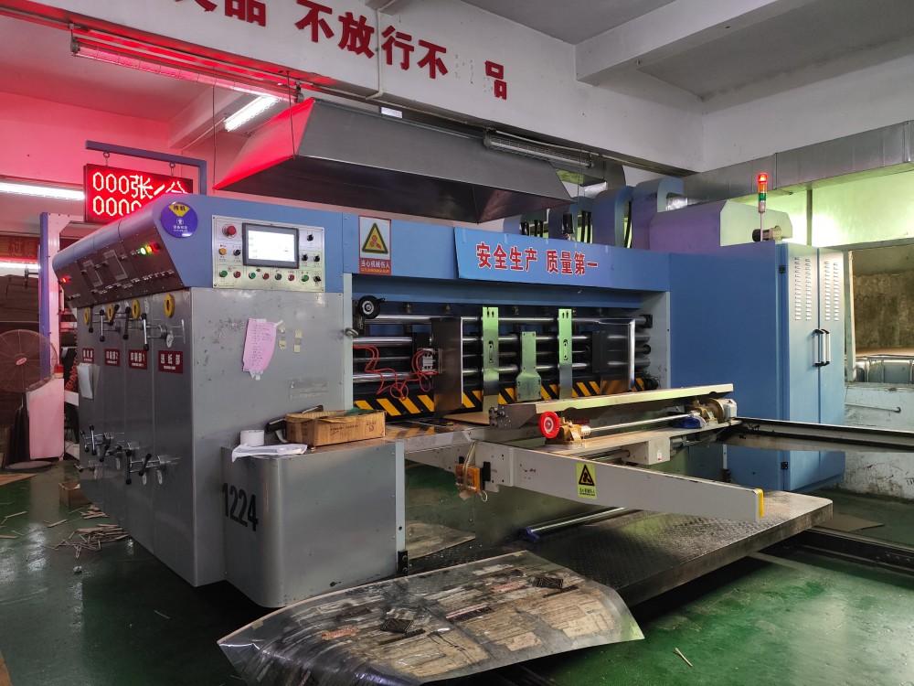  晨杰纸品工厂：瓦楞纸箱生产设备