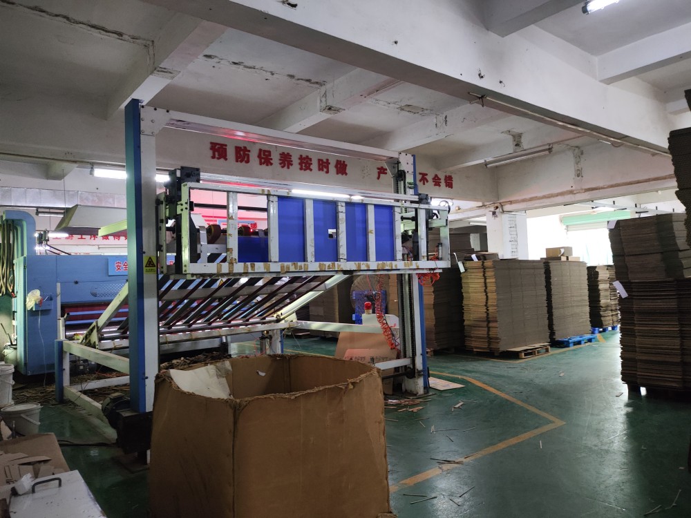 晨杰纸箱生产车间
