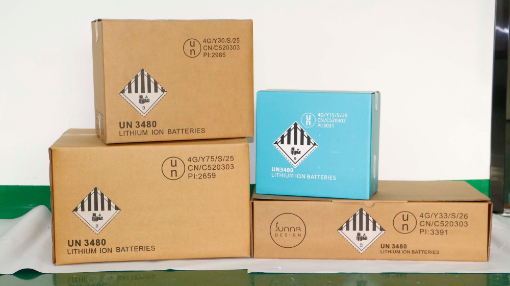 印有UN3480 Lithium Ion Batteries标识的锂电池专用UN纸箱