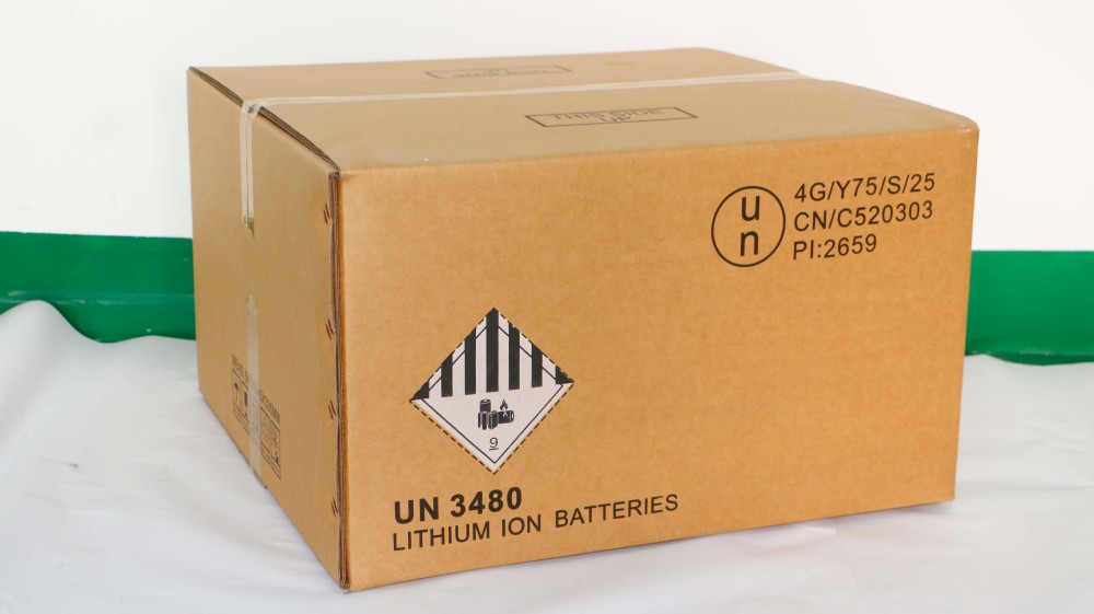 印有UN编号与危险品标签的合规UN纸箱成品