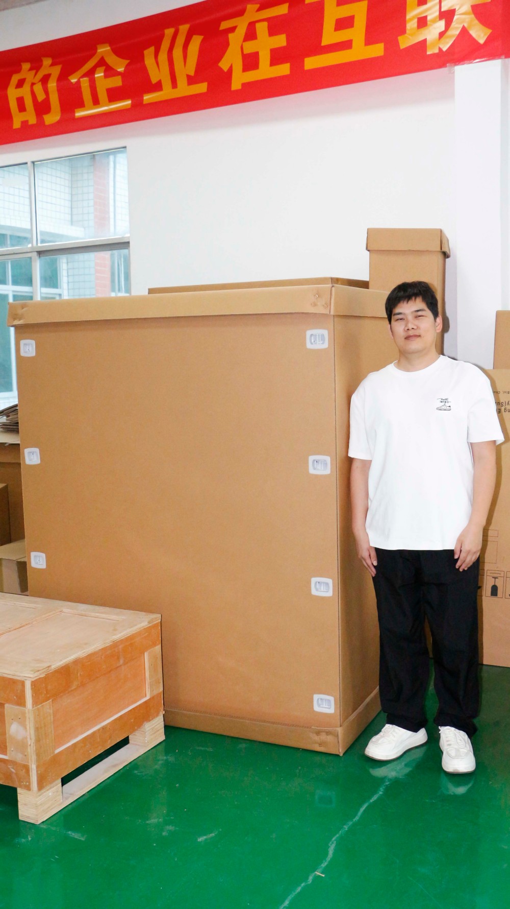 重型瓦楞纸箱替代木箱装载重型装备的实拍