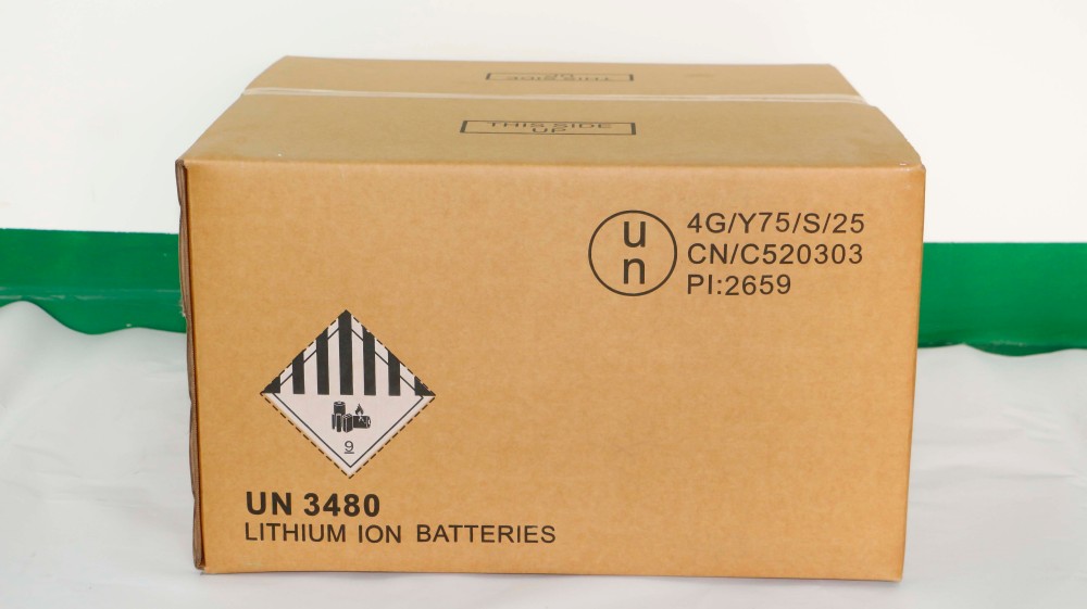 印有UN3480标记与CN/C530161资质代码的UN危险品纸箱产品实拍